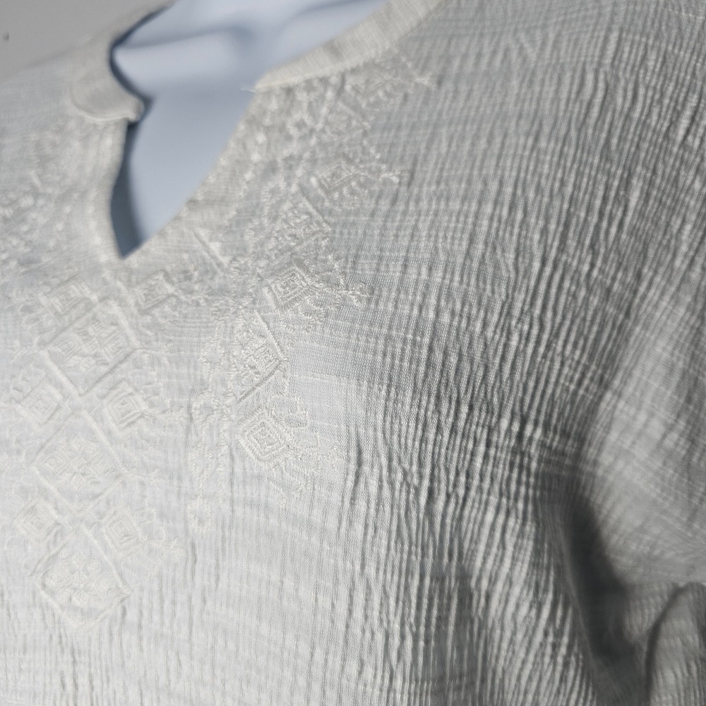 NWT Cable & Gauge White Textured Embroidered V Neck Short Sleeve Tunic Top M - Picture 2 of 10